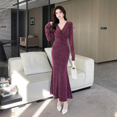 批发视频实拍2026春季新款亮丝v领弹力高端长<b class='q'>裙</b><b class='q'>包臀</b>连衣<b class='q'>裙</b>