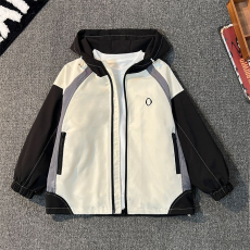 批发实拍男孩连帽冲锋衣2024防风户外露营<b class='q'>男童</b>外搭<b class='q'>冲锋</b>服外套