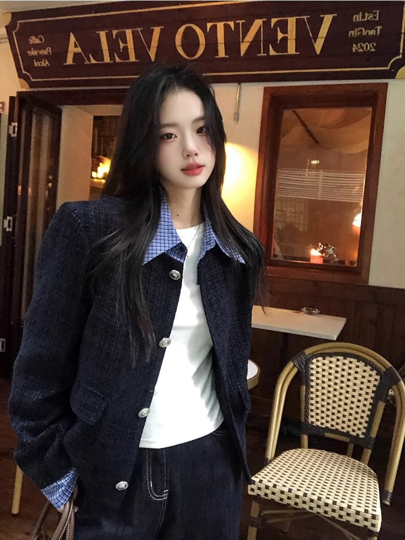 한 부서 부드러운 슬림해 보이는 착용 가져 가라. 파란색 작은 샤넬 스타일 싱글 줄 버튼 디자인 센스 품격 페이크 레이어드 재킷 패치워크 맨위