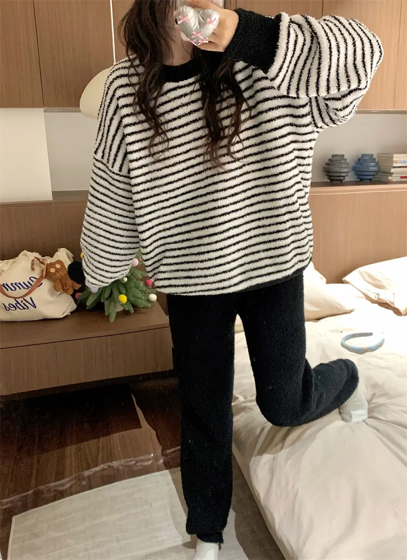 스트라이프 라운드넥 홈웨어 세트 상세 이미지 8