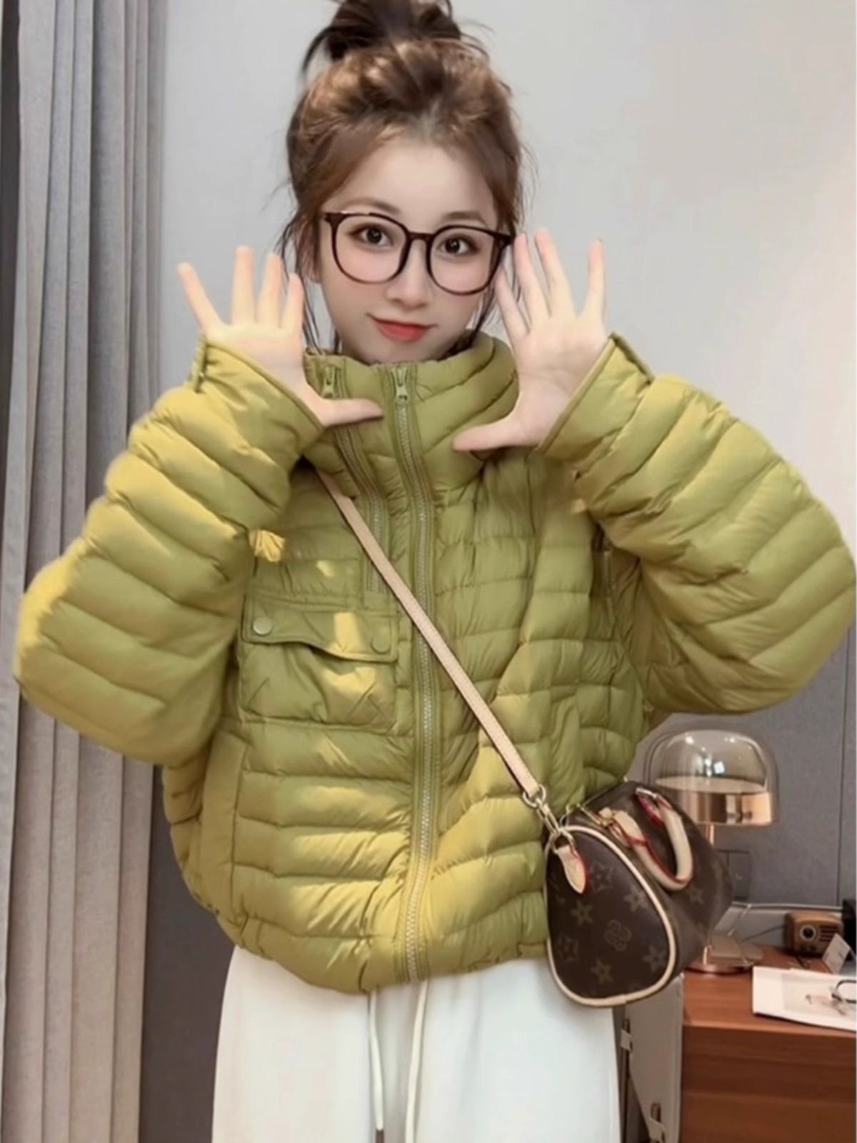 후드가 달린 지퍼 아래 면화 의류 여자 가을과 겨울 새로운 작은 남자 짧은 단락 빵 서비스 여가 와일드 코튼 코트 외투