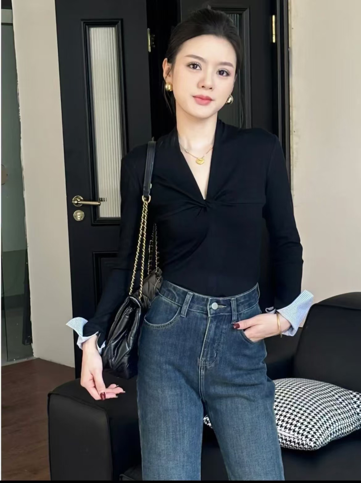 새로운 디자인 센스 품격 비틀림 V넥 패치워크 스트라이프 긴팔 맨위 스트레이트 마이크로 나팔 청바지 세트