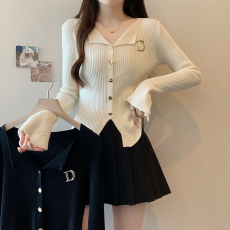 批发实拍大码女装春夏款胖mm洋气V领不规则喇叭袖减龄显瘦<b class='q'>针织衫</b>毛衣