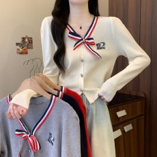 批发实拍实价 秋冬新款<b class='q'>学院风</b>刺绣V领撞色飘带蝴蝶结甜美减龄针织开衫