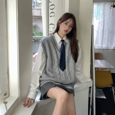 批发韩版学院风针织马甲叠穿V领宽松百搭慵懒风无袖毛衣女