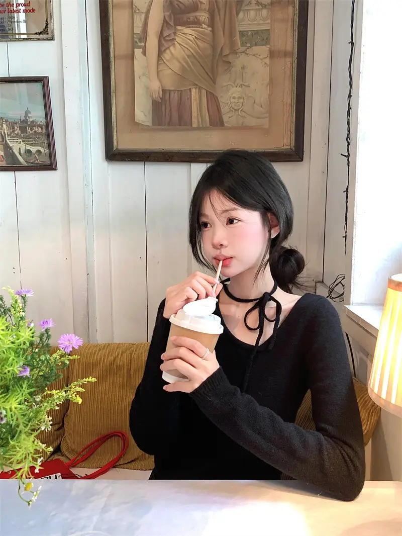 비대칭 V넥 슬림 니트 셔츠 상세 이미지 2