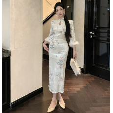 批发新款小碎花丝绒改良<b class='q'>旗袍</b>中袖拼接毛毛修身连衣裙