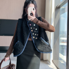 批发实拍 两面穿羊羔毛牛仔马甲女复古彩色扣子叠穿无袖毛绒背心