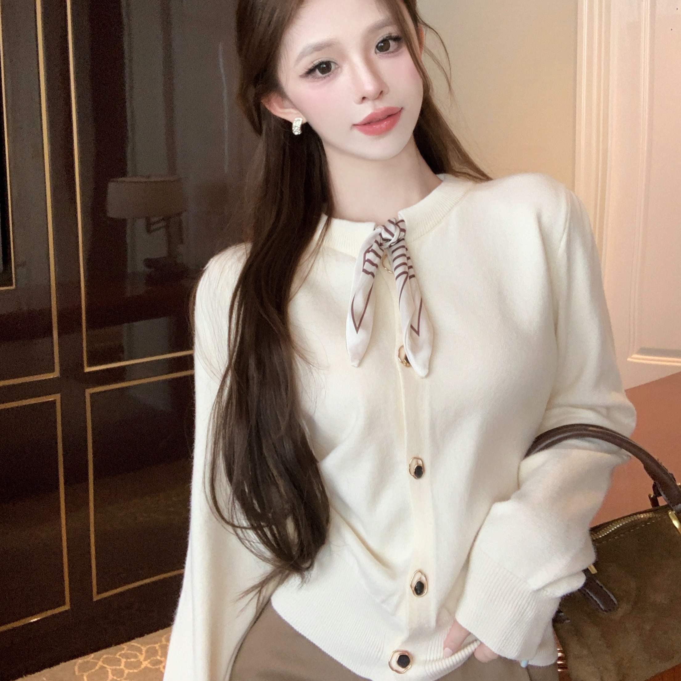 2026 새로운 다용도 오픈 가디건 레이스업 스웨터 단색 긴팔 새로운 단추 디자인 미니멀리즘 일상 여행 착용 가져 가라.