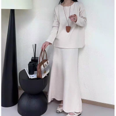 批发： 虹女装官方旗舰店天<b class='q'>摩</b><b class='q'>凡</b>针织衫套装温柔风秋冬慵懒风两件套