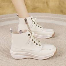 批发<b class='q'>秋</b>冬款马丁靴百搭时尚潮流高帮女鞋货号