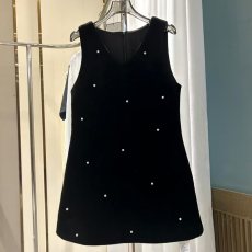 批发韩国东大门2025秋季新款韩版宽松v领法式显瘦百搭珍珠背心连衣裙