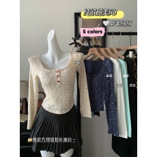 批发碎花方领长袖t恤打底衫女秋冬2024新款设计感小众修身显瘦上衣