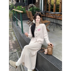 批发实拍 2024秋冬新款韩版刺绣小狗开衫针织开衫+高腰长裙套装女