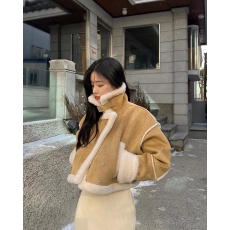 批发有货 <b class='q'>韩国</b><b class='q'>官</b><b class='q'>网</b> 优雅俏皮它都有~皮毛一体羊羔麂皮短外套