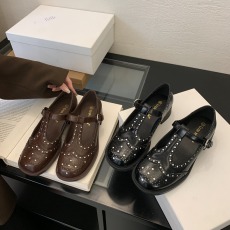 批发2024秋季新品布洛克雕花T字带真皮英伦风玛丽珍小皮鞋女乐福鞋