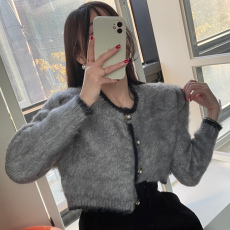 批发有货 温柔风短款宽松毛绒绒<b class='q'>针织</b>毛衣<b class='q'>小开</b><b class='q'>衫</b>