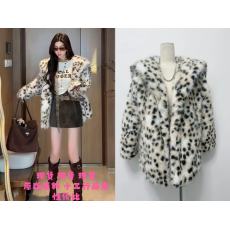 批发小雨姐姐新款封面豹纹复古高级感小豹纹翻领毛毛外套女新款