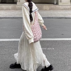 批发包包小众设计新款褶皱云朵包休闲个性单肩斜挎包洋气大容量饺子包