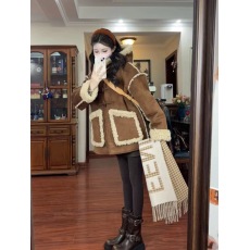 批发连帽牛角扣皮毛一体羊羔毛棉服女冬季新款加绒加厚麂皮绒棉衣外套