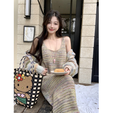 批发实拍~秋冬 时髦精 彩色扎染毛衣外套女+编织流苏吊带裙两件套装