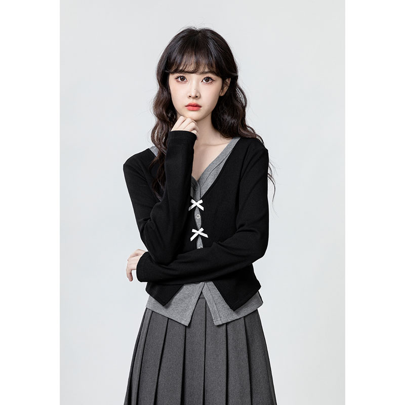원본 원단 느낌 긍정적 인 페이크 레이어드 배색 긴팔 풀오버 이른 가을 몸매 가꾸기 쇼트 스타일 V넥 맨위