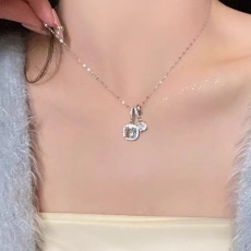 批发轻奢小众高级感蓝色锆石项链百搭气质方锆锁骨链网红同款颈链