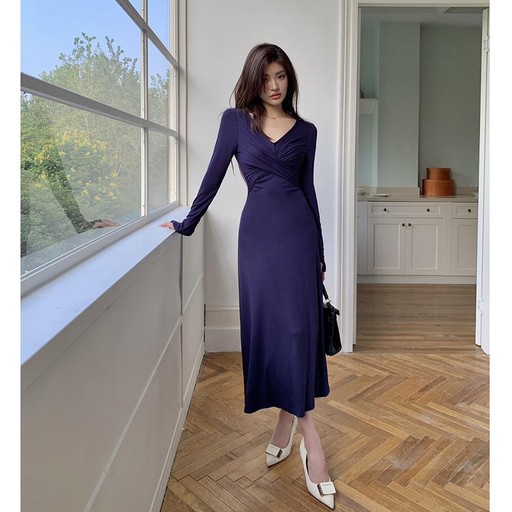 Real shot of 2024 autumn and winter new French style V-neck cross long-sleeved dress for women, slimming and slim-fitting dress