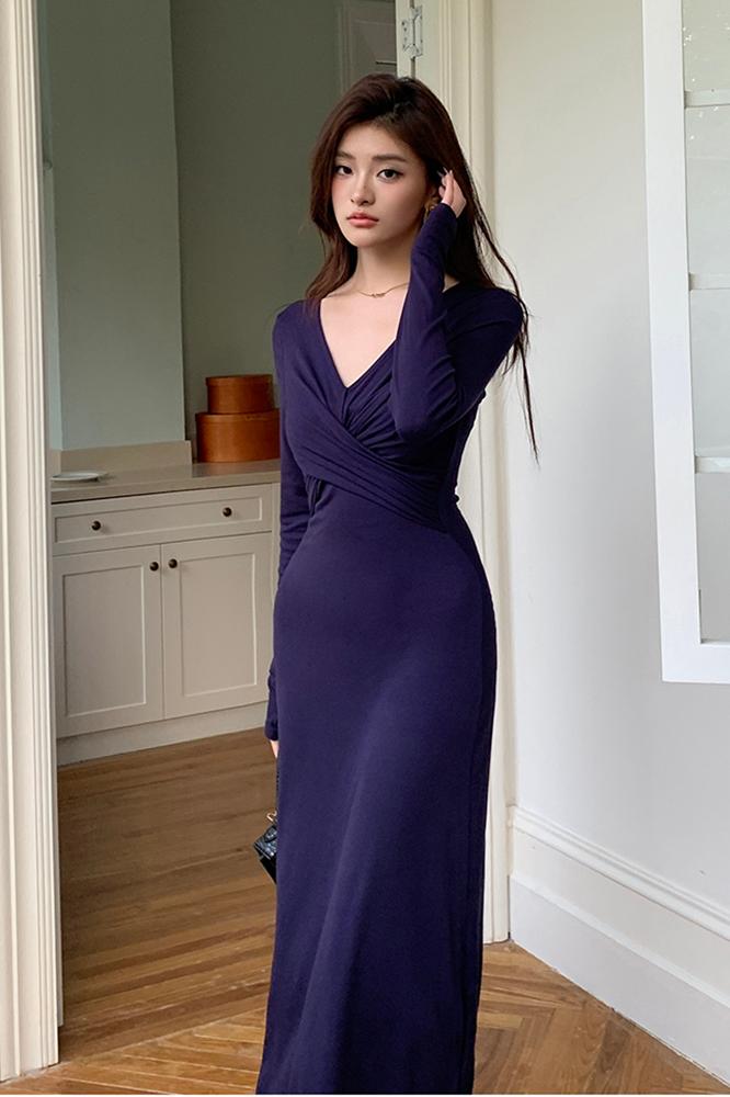 Real shot of 2024 autumn and winter new French style V-neck cross long-sleeved dress for women, slimming and slim-fitting dress