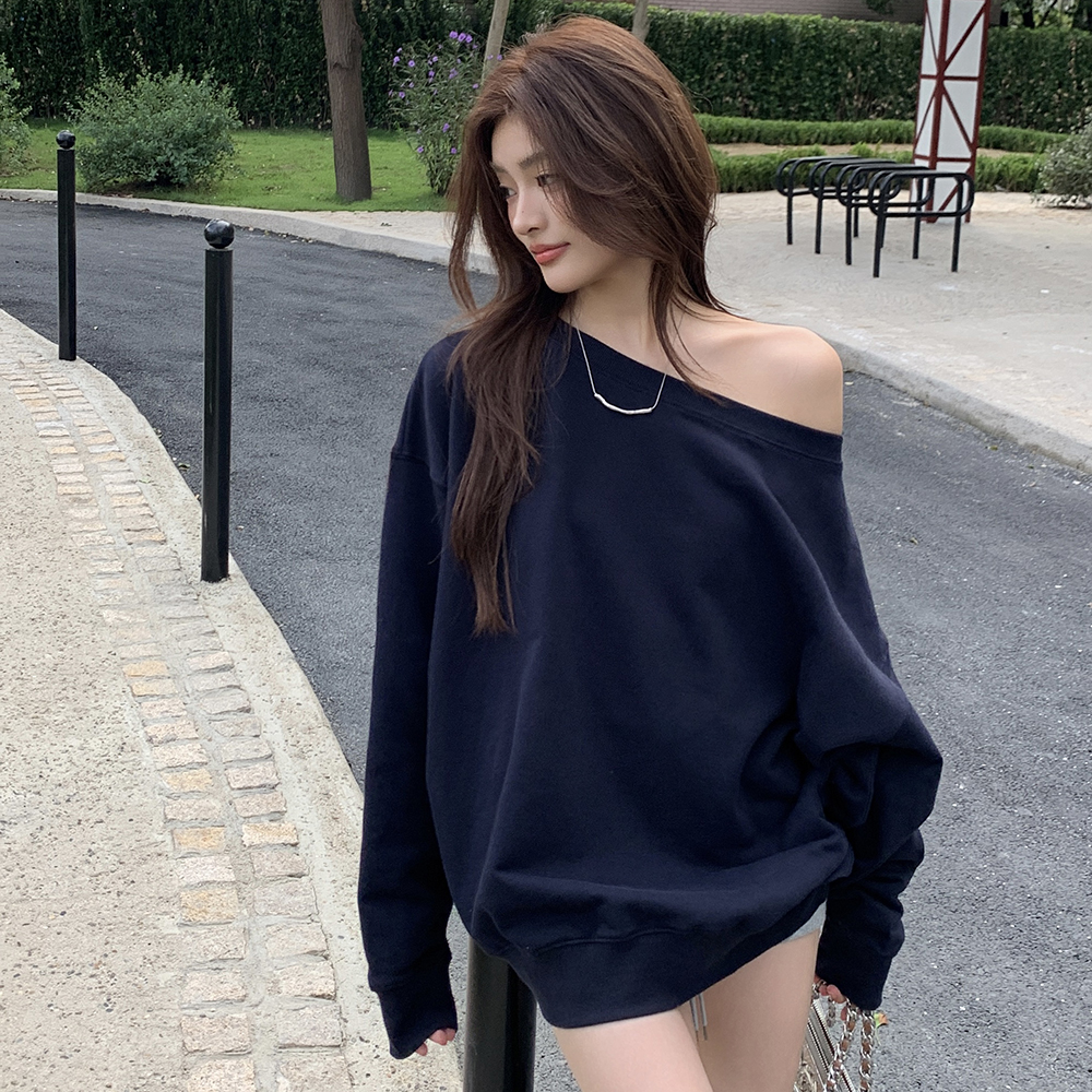 Actual shot of 2024 autumn and winter new loose casual slanted shoulder pullover sweatshirt jacket for small women with versatile long-sleeved tops