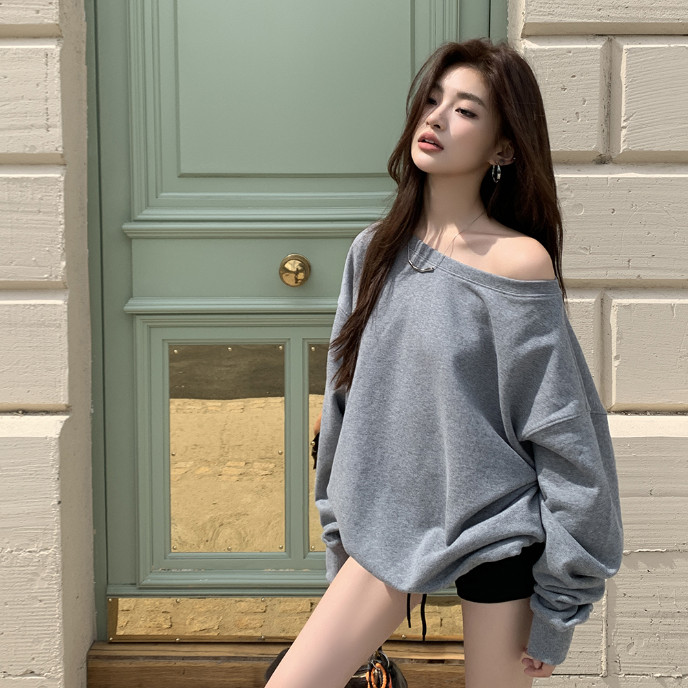 Actual shot of 2024 autumn and winter new loose casual slanted shoulder pullover sweatshirt jacket for small women with versatile long-sleeved tops