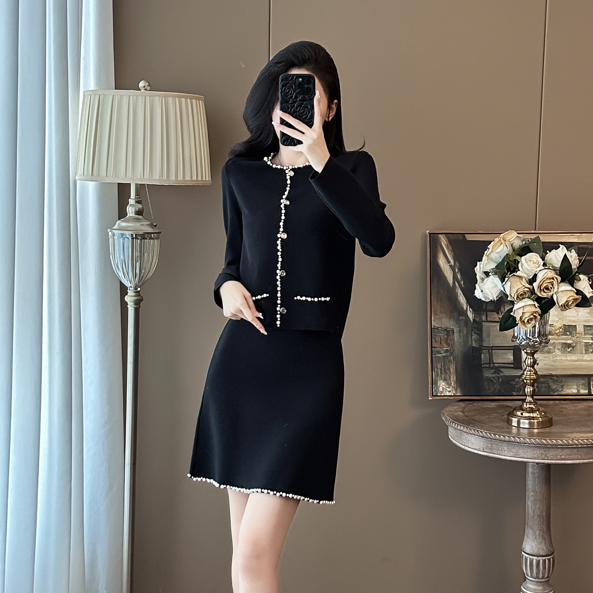 프랑스식 작은 샤넬 스타일 가을 새로운 두 조각 여성 세트 부드러운 출퇴근 검정색 슬림해 보이는 짧은 외투 반신 치마 세트