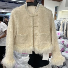 批发白鸭绒内胆鸵鸟毛拼接<b class='q'>高档</b>小香风外套羽毛上衣小众保暖<b class='q'>羽绒服</b>女冬