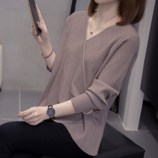 批发2026春<b class='q'>秋</b>新款V领设计感不对称长袖针织衫大码女装微胖mm内搭毛衣