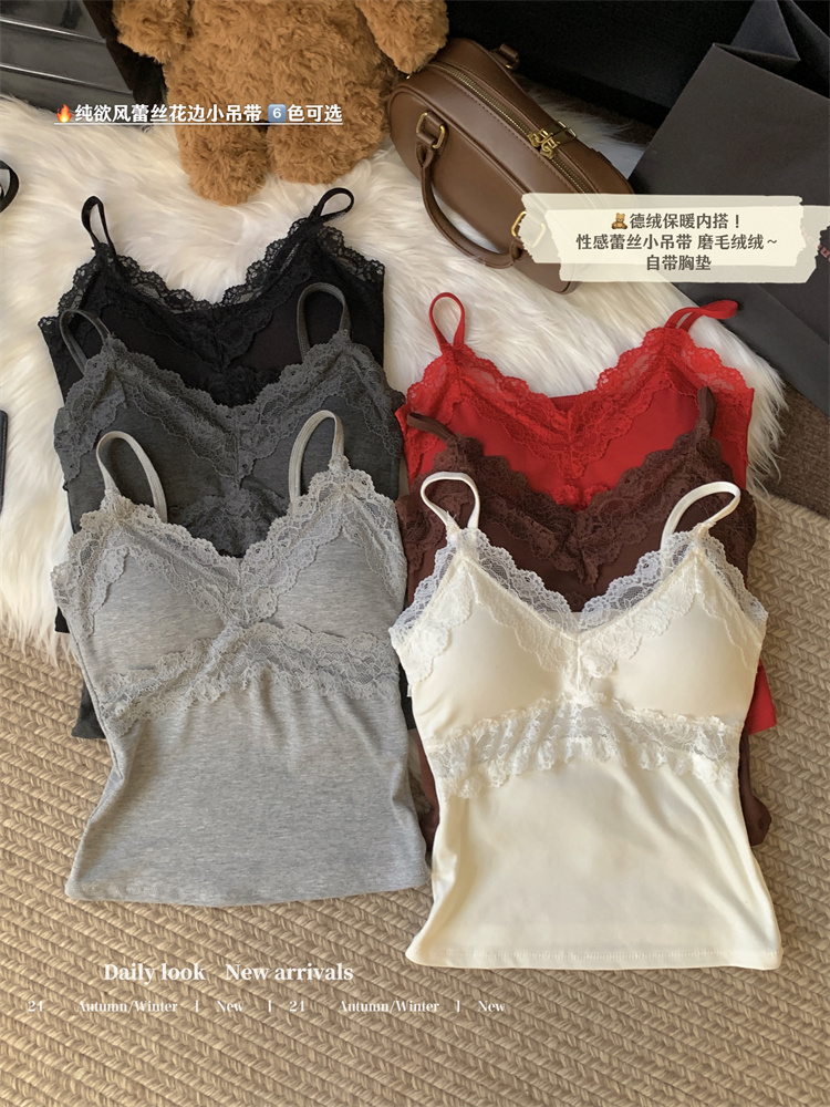 MY13425# 磨毛辣妹蕾丝拼接吊带背心冬季内搭带胸垫V领上衣女裝貨源服...
