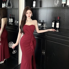 批发实拍名媛优雅高级感抹胸皱褶长裙鱼尾开叉礼服荷叶边小众轻奢时髦