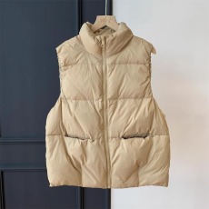 批发羽绒服马甲女2025年新款秋冬保暖马夹宽松短款背心白鸭绒坎肩外穿