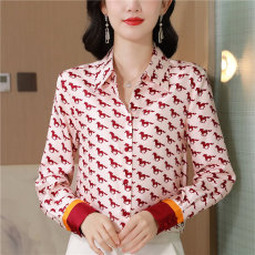 批发小马印花长袖斜纹<b class='q'>真丝</b>衬衫女2025秋装新款翻领通勤修身短款上衣女