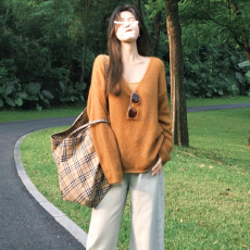 批发秋冬装大码女装V领套头毛衣慵懒风高级感软糯针织衫气质chic上衣