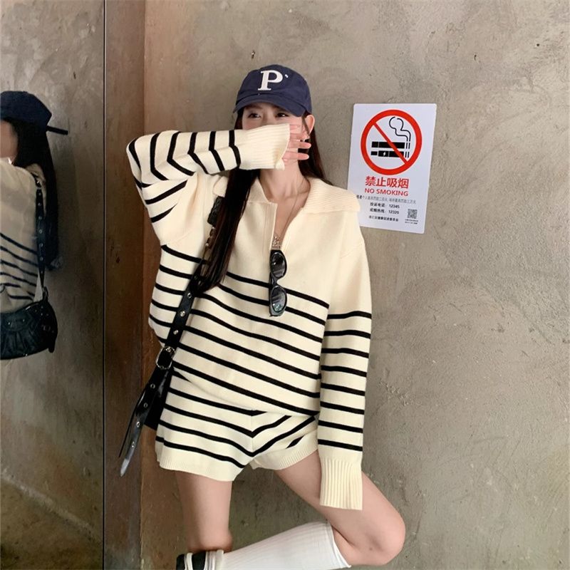 한국 동대문 스트라이프 세트 한 부서 디자인 센스 루즈핏 패치워크 색상 POLO 칼라 스웨터 반바지 투피스 세트