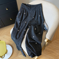 批发实拍 蝴蝶结刺绣小香风<b class='q'>阔腿裤</b>女2025秋季新款时尚宽松直筒<b class='q'>裤</b>