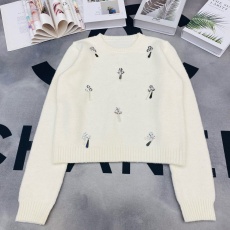 批发高品质2024秋冬新款珠片装饰圆领套头针织长袖减龄松<b class='q'>显瘦</b>百搭上衣