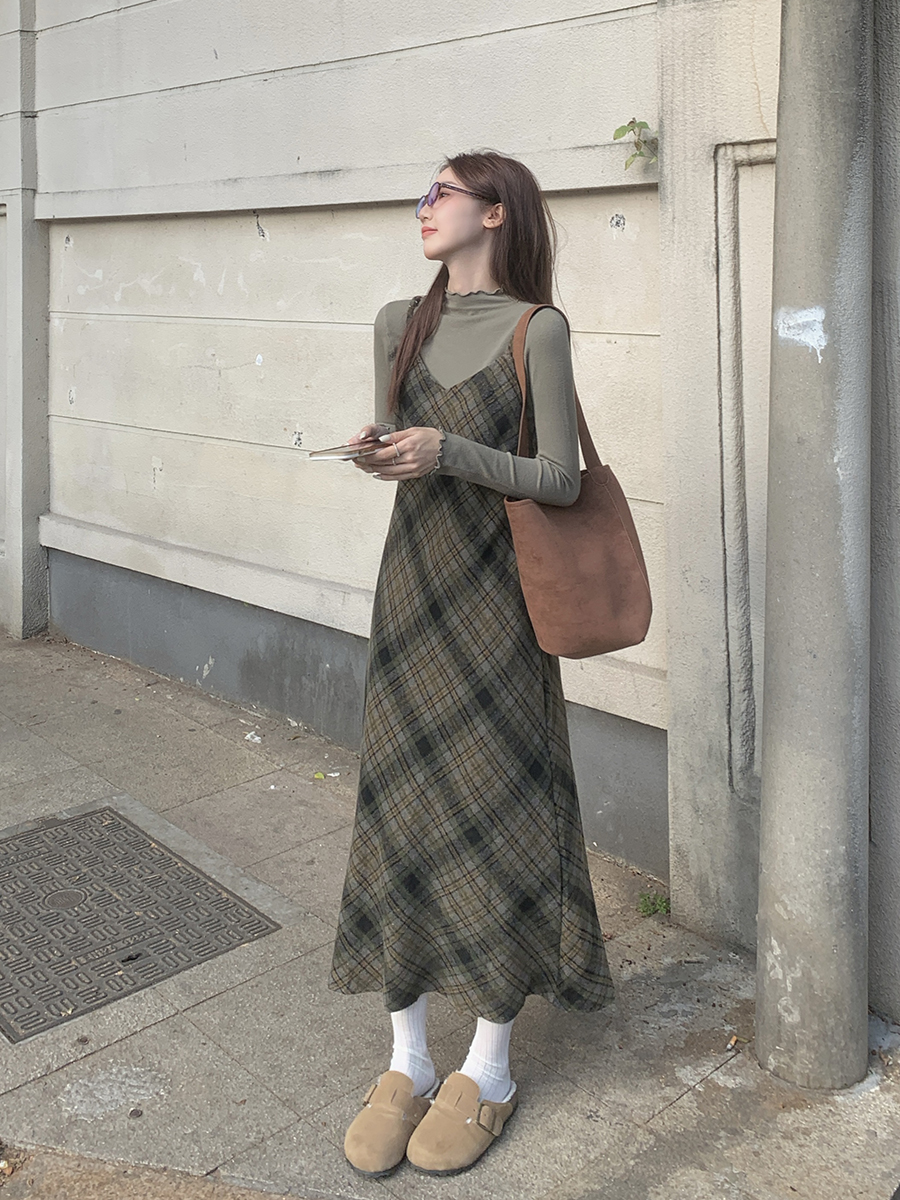 MY15891# 温柔风秋冬新款连衣裙设计感别致格纹吊带裙百搭打底衫女裝貨...