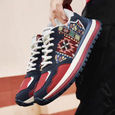 批发国风印花刺绣板鞋2024年秋<b class='q'>冬</b>新款男鞋时尚潮流运动鞋防滑休闲鞋