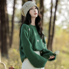 批发秋冬装新款大码女装穿搭慵懒高级感花朵刺绣套头毛衣软糯<b class='q'>针织衫</b>