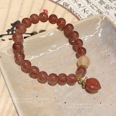 批发甜美粉色仿草莓晶串珠手串小众高级感水蜜桃吊坠手链网红同款手饰