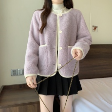 批发实拍～2025新款<b class='q'>大码</b>紫色圆领羊羔毛外套女冬季宽松羊羔绒保暖大衣