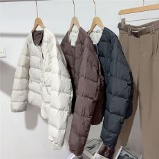 批发<b class='q'>文艺</b><b class='q'>范</b>轻薄圆领短款棉服女2025年秋冬季时尚宽松单排扣保暖外套