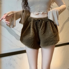 批发实拍 羊羔毛<b class='q'>短裤</b>女秋冬小众韩里韩气时髦抽绳系带外穿毛绒<b class='q'>短裤</b>女
