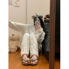 批发实拍实价冬季新款日系条纹小熊法兰绒<b class='q'>睡衣</b>甜美可爱卡通家居两件套